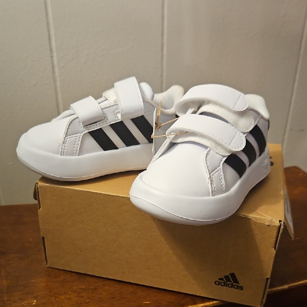 Adidas White and White BubbleComfy